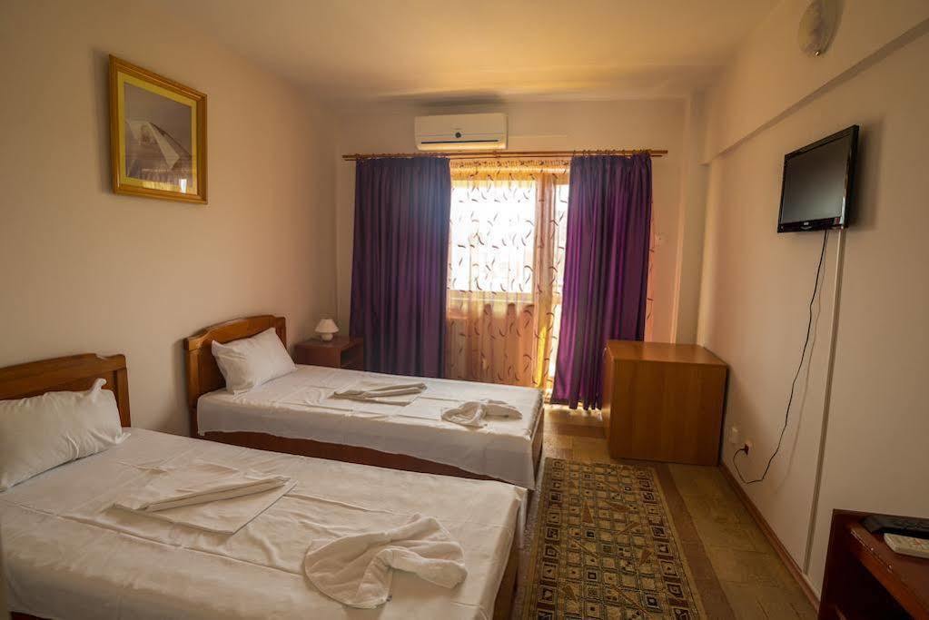 Hostel Nova Route Năvodari Kültér fotó